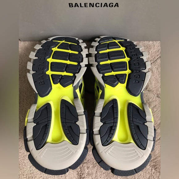 BALENCIAGA Track 2.0 Sneakers 🎉Host Pick🔥 - Picture 9 of 10